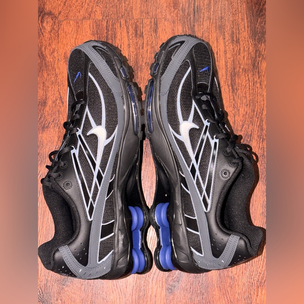 Nike size 11.5 - Picture 10 of 15